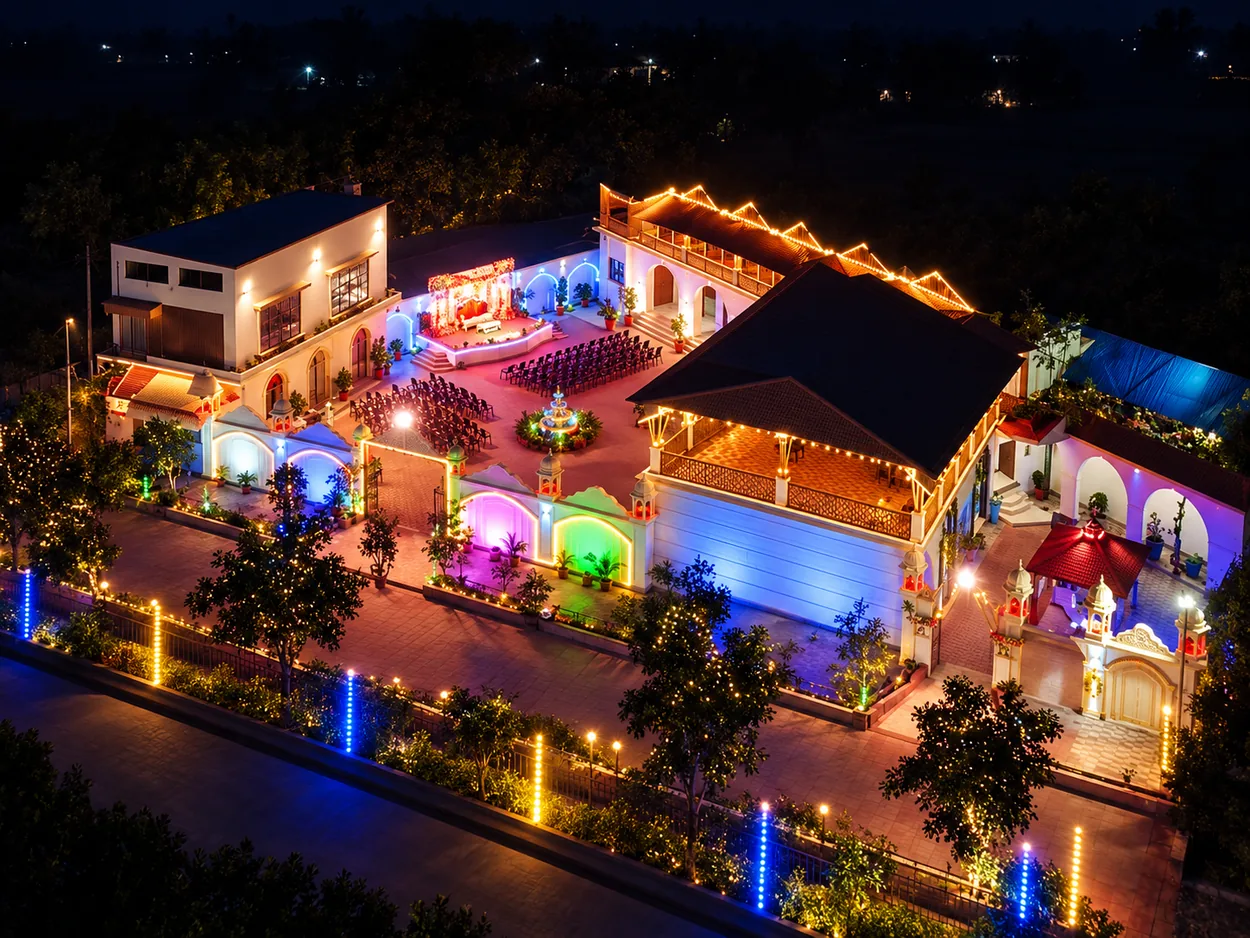La Pahi Palace by night